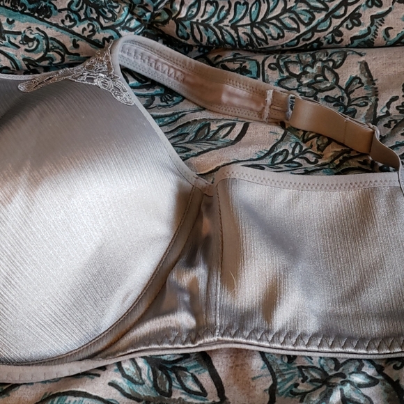 Full Coverage Bra - Picture 2 of 3